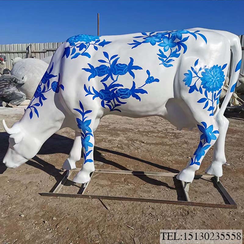 彩繪玻璃鋼動物雕塑牛定制廠家